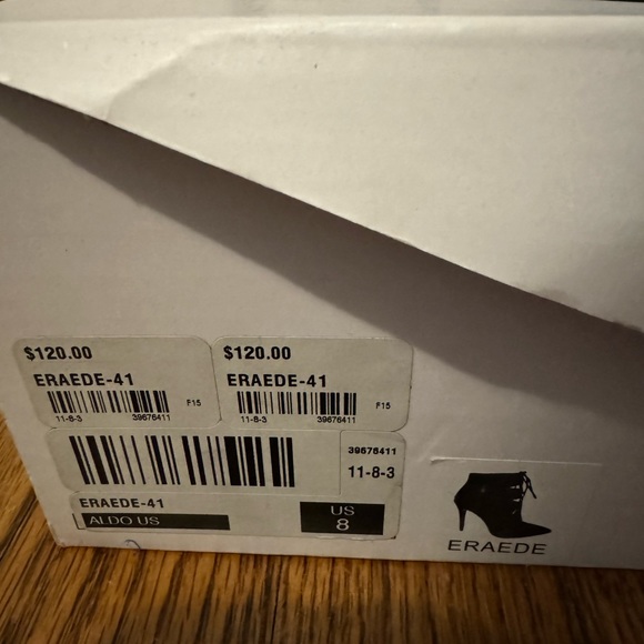 Maroon suede ALDO heels size women’s 8 - Picture 3 of 3